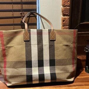 Stylish Tan and Black Checkered Tote Bag